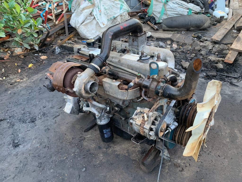 ขายเครื่องนิสสันfd6-t 175แรง สอบถามได้คะ