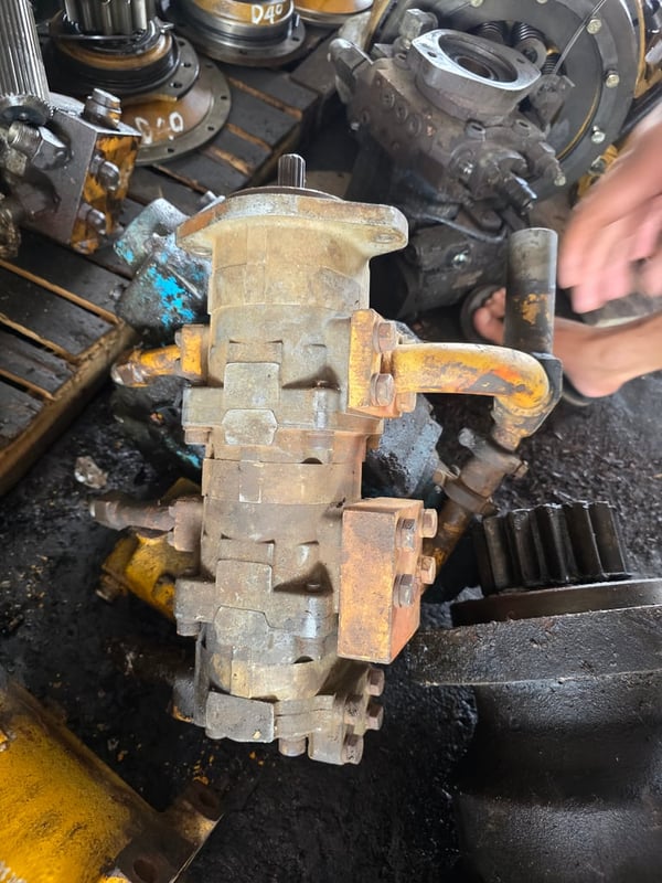 ขายปั้มแม็คโคร3ตอน 12ฟัน ถอดลงจากpc30-2