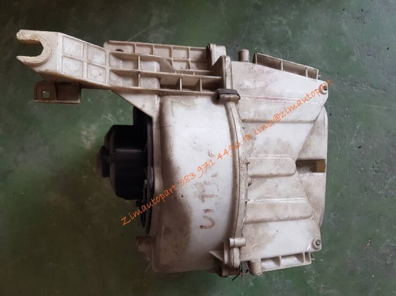 ตู้แอร์พัดลมโบเวอร์รถยนต์ mitsubishi ULTIMA E54A เก่าญี่ปุ่น