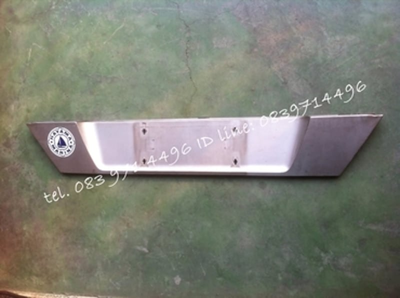 แผ่นรองป้ายทะเบียนหลังรถยนต์ W124 300CE สภาพสวย เก่าญี่ปุ่น