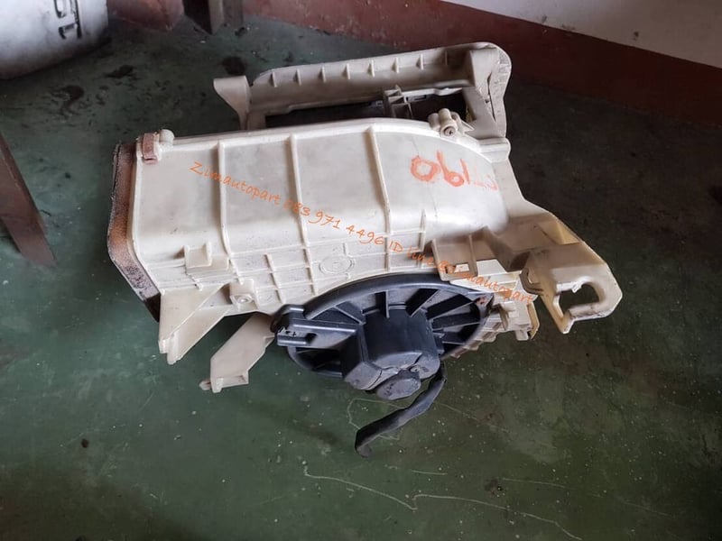 ตู้แอร์พัดลมโบเวอร์รถยนต์ toyota CORONA ST190 เก่าญี่ปุ่น