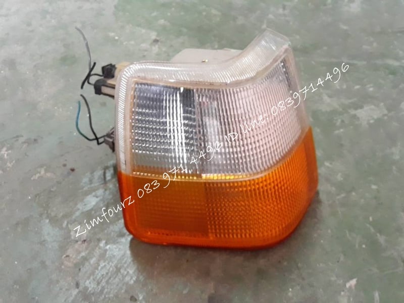 ไฟหรี่มุมขวารถยนต์ volvo 940 เก่าญี่ปุ่น