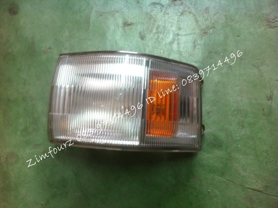 ไฟหรี่มุมซ้าย nissan URVAN E24 เก่าญี่ปุ่น 