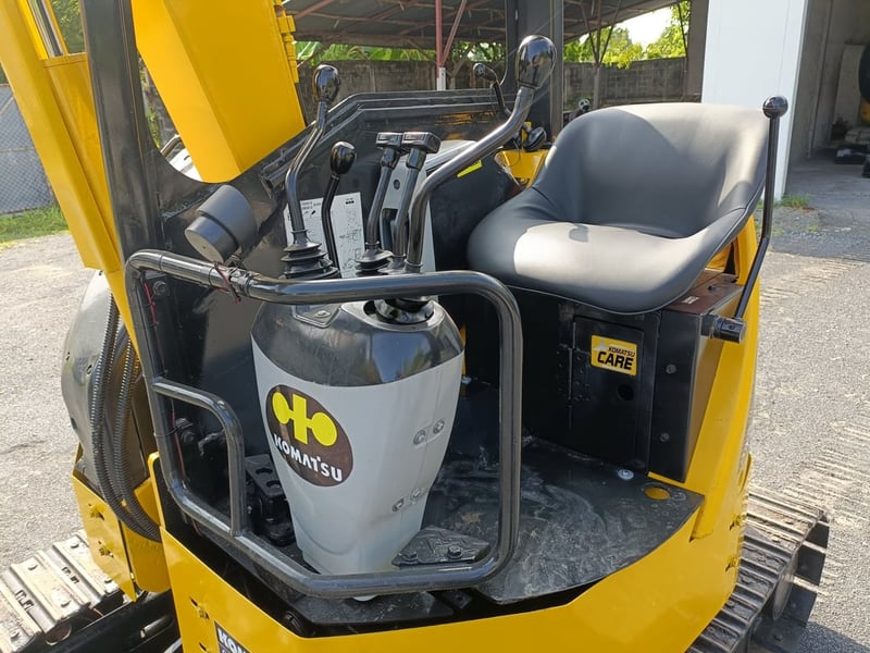 รถขุด แบคโฮ Komatsu PC28UU-2 ขนาด 2.8 ตัน คอนโทรลน้ำมัน บูมอาร์มแบบสไลด์ แทรคเหล็ก รถขุด แบคโฮ Komatsu PC28UU-2 ขนาด 2.8 ตัน คอนโทรลน้ำมัน บูมอาร์มแบบสไลด์ แทรคเหล็ก