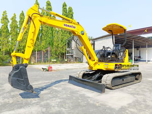 รถขุด แบคโฮ  Komatsu PC40MR  ขนาด 4 ตัน  คอนโทรลน้ำมัน ปั๊มนิ้ว แทรคยาง มีไลน์ไปป์ปิ้ง