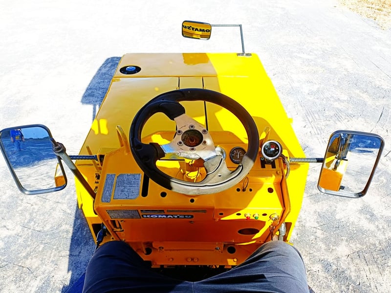 รถบด หน้าเหล็ก-หลังยาง Komatsu JV40C ขนาด 4 ตัน มีระบบสั้นสะเทือน หลังคากันแดดกันฝน รถบด หน้าเหล็ก-หลังยาง Komatsu JV40C ขนาด 4 ตัน มีระบบสั้นสะเทือน หลังคากันแดดกันฝน