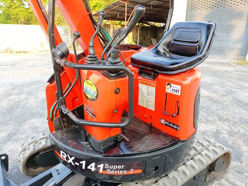  รถขุด แบคโฮ  Kubota RX-141  ขนาด 1.4 ตัน PC14   คอนโทรลน้ำมัน แทรคยาง บูมอาร์มสไลด์