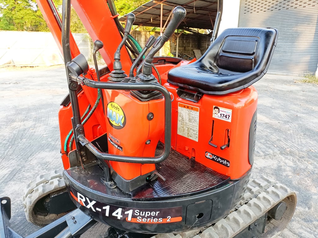 รถขุด แบคโฮ  Kubota RX-141  ขนาด 1.4 ตัน PC14  คอนโทรลน้ำมัน แทรคยาง บูมอาร์มสไลด์