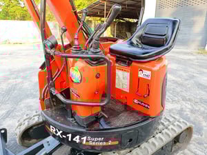 รถขุด แบคโฮ  Kubota RX-141  ขนาด 1.4 ตัน PC14  คอนโทรลน้ำมัน แทรคยาง บูมอาร์มสไลด์