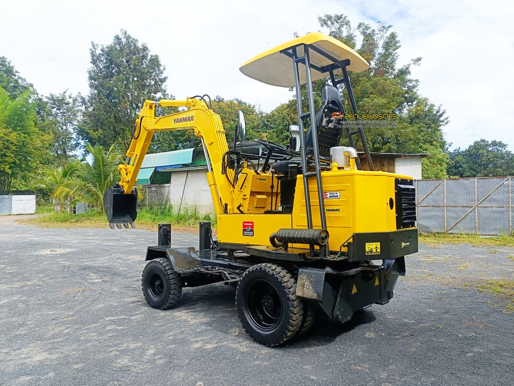รถขุดล้อยาง YANMAR  ขนาด 3 ตัน PC30   ทำงานได้เอนกประสงค์ มีเกียร์ Low-Hi