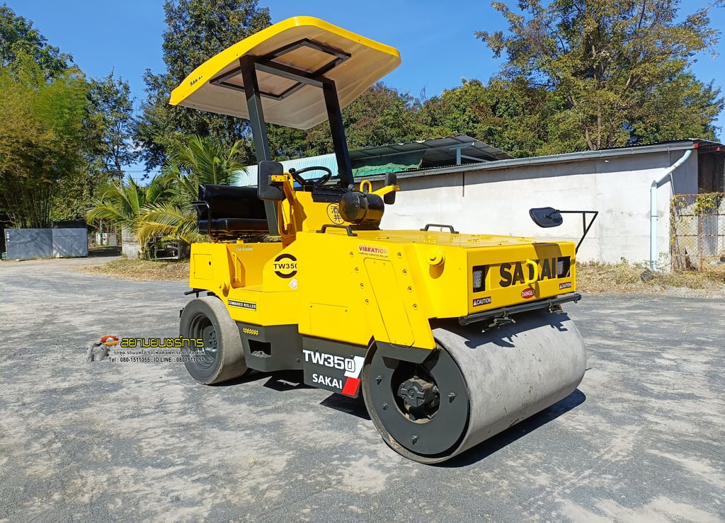 รถบด หน้าเหล็ก-หลังยาง SAKAI TW350   ขนาด 3.5 ตัน มีระบบสั้นสะเทือน  หลังคากันแดดกันฝน