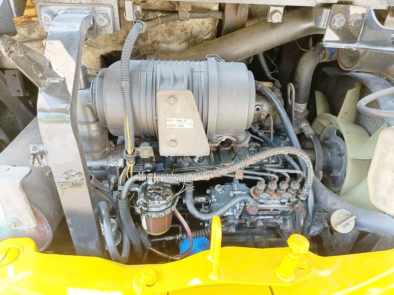 รถขุด แบคโฮ  Komatsu PC40MR  ขนาด 4 ตัน  คอนโทรลน้ำมัน ปั๊มนิ้ว แทรคยาง มีไลน์ไปป์ปิ้ง