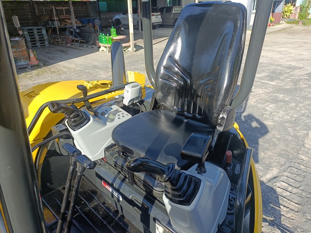 รถขุดล้อยาง YANMAR VIO45-5B ขนาด 4.5 ตัน คอนโทรลสั้น ปั๊มนิ้ว มีไลน์ไปป์ปิ้ง รถขุดล้อยาง YANMAR VIO45-5B ขนาด 4.5 ตัน คอนโทรลสั้น ปั๊มนิ้ว มีไลน์ไปป์ปิ้ง