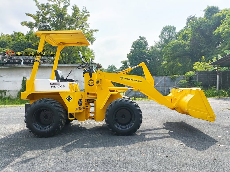 รถตัก เอวอ่อน MITSUI บุ้งกี๋ ขนาด 0.75 คิว ขับเคลื่อน 4 ล้อ  4WD ล้อ-ยางสภาพดี ทั้ง 4 เส้น ตักขึ้น รถ 6 ล้อได้สบายๆ