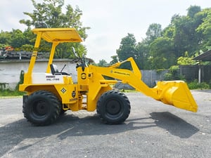 รถตัก เอวอ่อน MITSUI บุ้งกี๋ ขนาด 0.75 คิว ขับเคลื่อน 4 ล้อ  4WD ล้อ-ยางสภาพดี ทั้ง 4 เส้น ตักขึ้น รถ 6 ล้อได้สบายๆ