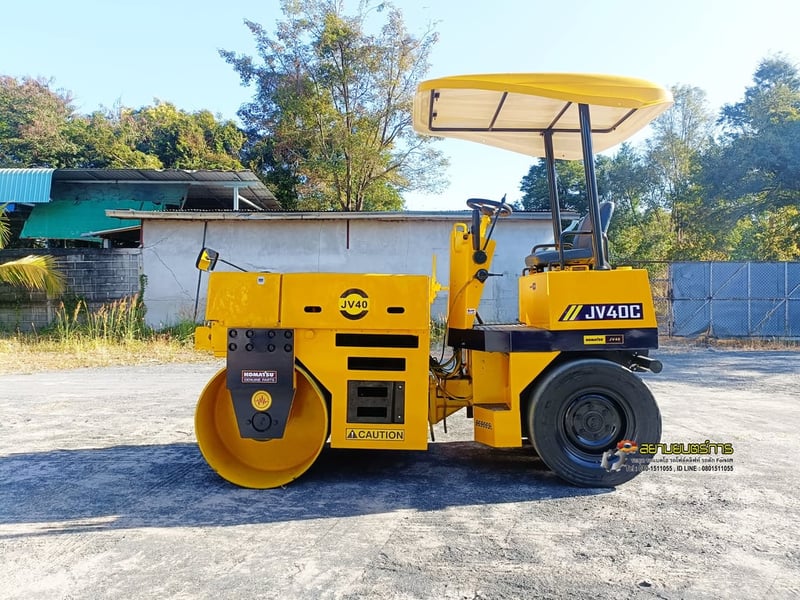 รถบด หน้าเหล็ก-หลังยาง Komatsu JV40C   ขนาด 4 ตัน มีระบบสั้นสะเทือน  หลังคากันแดดกันฝน