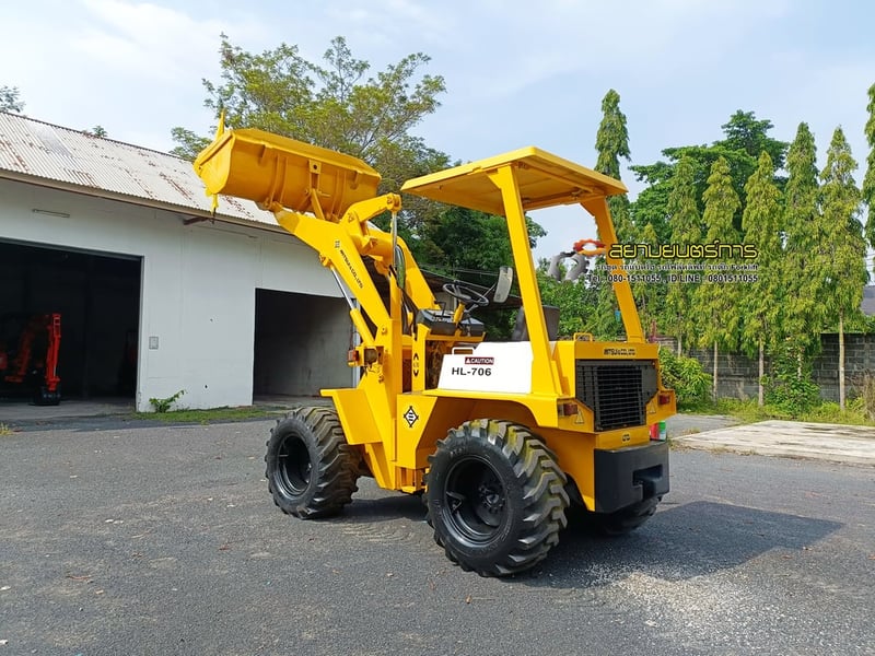 รถตัก เอวอ่อน MITSUI บุ้งกี๋ ขนาด 0.75 คิว ขับเคลื่อน 4 ล้อ  4WD ล้อ-ยางสภาพดี ทั้ง 4 เส้น ตักขึ้น รถ 6 ล้อได้สบายๆ