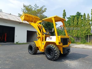 รถตัก เอวอ่อน MITSUI บุ้งกี๋ ขนาด 0.75 คิว ขับเคลื่อน 4 ล้อ  4WD ล้อ-ยางสภาพดี ทั้ง 4 เส้น ตักขึ้น รถ 6 ล้อได้สบายๆ
