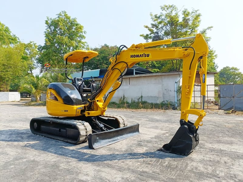 รถขุด แบคโฮ  Komatsu PC40MR  ขนาด 4 ตัน   คอนโทรลน้ำมัน ปั๊มนิ้ว แทรคยาง มีไลน์ไปป์ปิ้ง