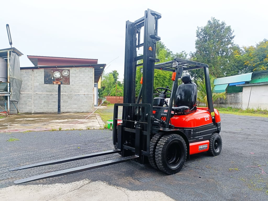 รถโฟล์คลิฟท์  Forklift  TOYOTA  6FD25  ดีเซล พิกัดยก 2.5 ตัน ยกสูง 4 เมตร ล้อหน้าคู่ รถโฟล์คลิฟท์  Forklift  TOYOTA  6FD25  ดีเซล พิกัดยก 2.5 ตัน ยกสูง 4 เมตร ล้อหน้าคู่