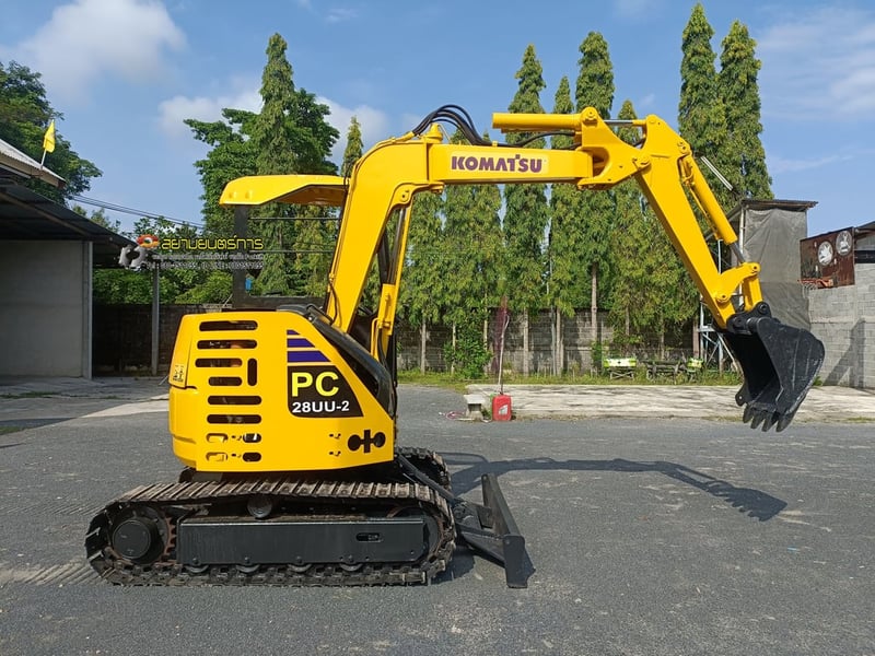 รถขุด แบคโฮ Komatsu PC28UU-2 ขนาด 2.8 ตัน คอนโทรลน้ำมัน บูมอาร์มแบบสไลด์ แทรคเหล็ก รถขุด แบคโฮ Komatsu PC28UU-2 ขนาด 2.8 ตัน คอนโทรลน้ำมัน บูมอาร์มแบบสไลด์ แทรคเหล็ก