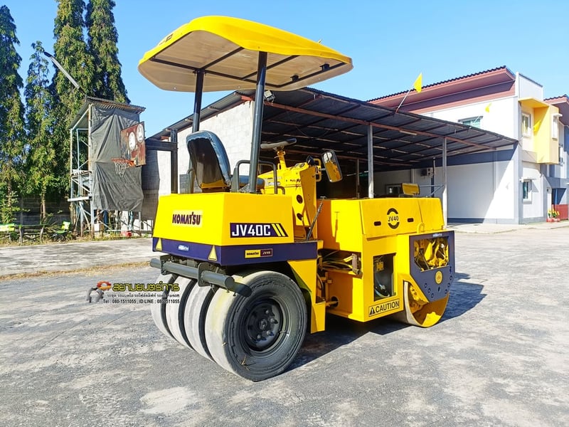 รถบด หน้าเหล็ก-หลังยาง Komatsu JV40C   ขนาด 4 ตัน มีระบบสั้นสะเทือน  หลังคากันแดดกันฝน