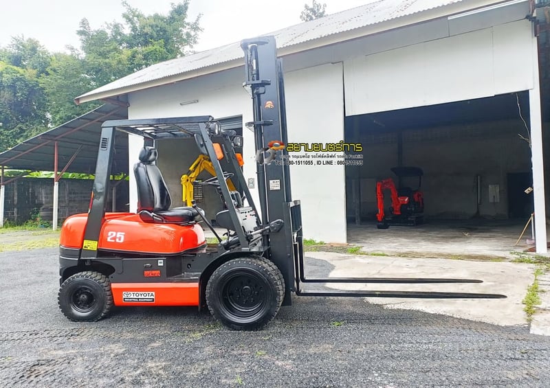  รถโฟล์คลิฟท์  Forklift  TOYOTA  6FD25   ดีเซล พิกัดยก 2.5 ตัน ยกสูง 4 เมตร ล้อหน้าคู่