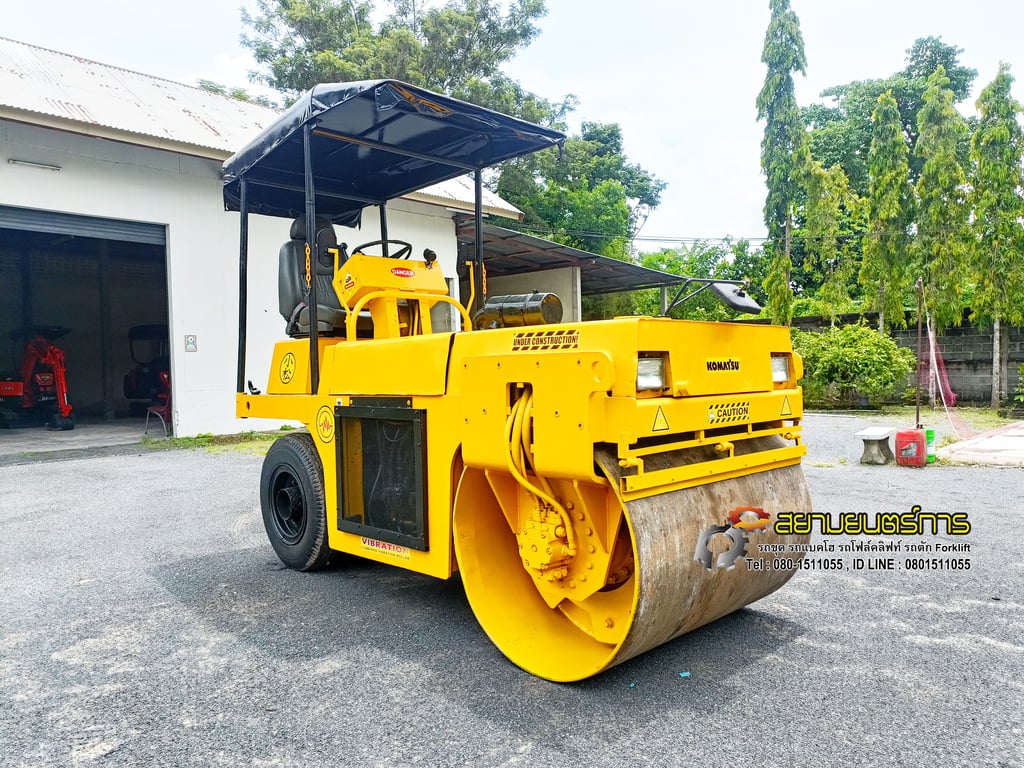 รถบดอัดสั่นสะเทือน หน้าเหล็ก หลังยาง  Komatsu 4 ตัน   ขนาด 4 ตัน มีระบบสั้นสะเทือน  หลังคากันแดดกันฝน