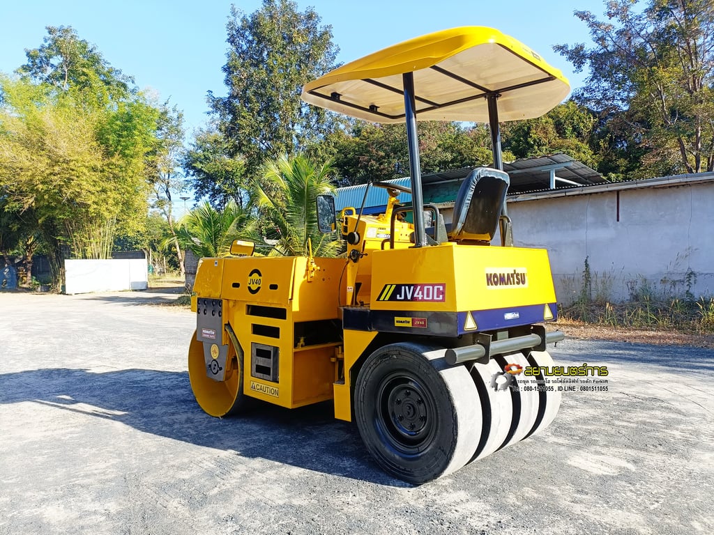 รถบด หน้าเหล็ก-หลังยาง Komatsu JV40C   ขนาด 4 ตัน มีระบบสั้นสะเทือน  หลังคากันแดดกันฝน