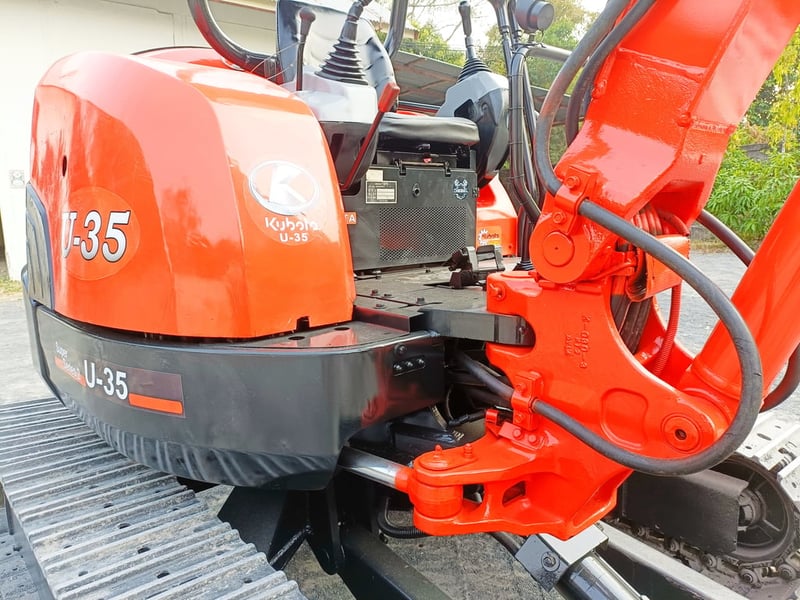รถขุด แบคโฮ  Kubota U35-3  ขนาด 3.5 ตัน  คอนโทรลน้ำมัน ปั๊มนิ้ว แทรคเหล็ก มีไลน์ไปป์ปิ้ง