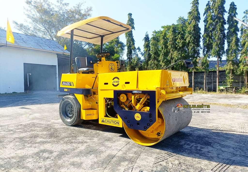 รถบด หน้าเหล็ก-หลังยาง Komatsu JV40C   ขนาด 4 ตัน มีระบบสั้นสะเทือน  หลังคากันแดดกันฝน