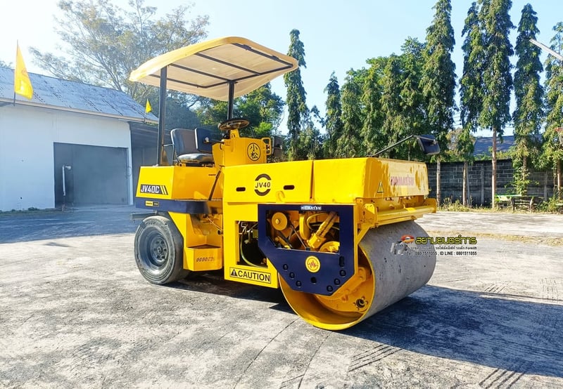 รถบด หน้าเหล็ก-หลังยาง Komatsu JV40C   ขนาด 4 ตัน มีระบบสั้นสะเทือน  หลังคากันแดดกันฝน