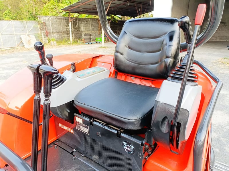 รถขุด แบคโฮ  Kubota U35-3  ขนาด 3.5 ตัน   คอนโทรลน้ำมัน ปั๊มนิ้ว แทรคเหล็ก มีไลน์ไปป์ปิ้ง