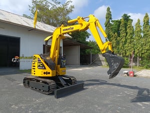 รถขุด แบคโฮ  Komatsu PC28UU-2  ขนาด 2.8 ตัน   คอนโทรลน้ำมัน บูมอาร์มแบบสไลด์ แทรคเหล็ก
