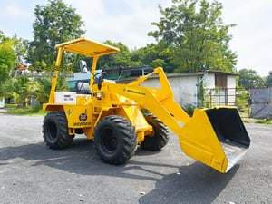 รถตัก เอวอ่อน MITSUI บุ้งกี๋ ขนาด 0.75 คิว ขับเคลื่อน 4 ล้อ   4WD ล้อ-ยางสภาพดี ทั้ง 4 เส้น ตักขึ้น รถ 6 ล้อได้สบายๆ