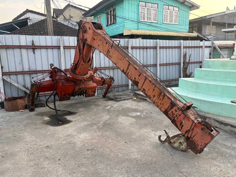 เครน TADANO 4.5 ตัน 3 ปลอก 2 ชัก อุปกรณ์ครบ