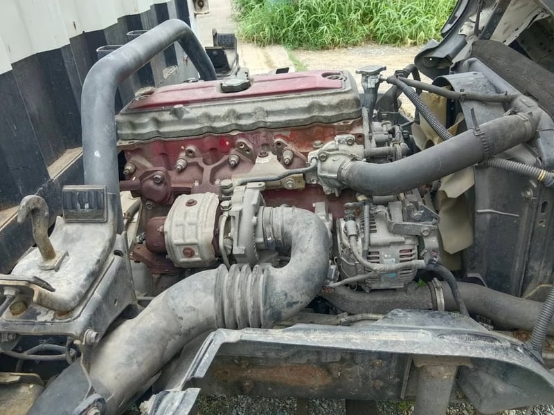 ขายรถบรรทุกหกล้อ คอกสูง มีลิฟท์ท้าย 1.5 ตัน สภาพดี ไมล์น้อย 