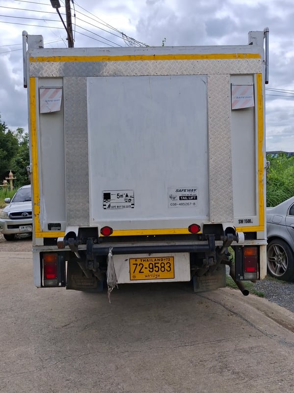 ขายรถบรรทุกหกล้อ คอกสูง มีลิฟท์ท้าย 1.5 ตัน สภาพดี ไมล์น้อย 