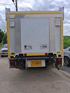 ขายรถบรรทุกหกล้อ คอกสูง มีลิฟท์ท้าย 1.5 ตัน สภาพดี ไมล์น้อย 