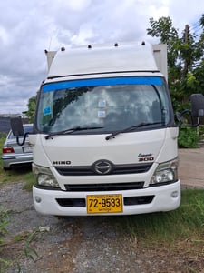 ขายรถบรรทุกหกล้อ คอกสูง มีลิฟท์ท้าย 1.5 ตัน สภาพดี ไมล์น้อย 