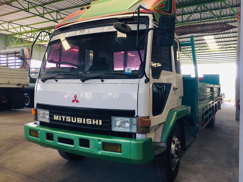 หกล้อใหญ่ เทรลเลอร์+กระบะบรรทุก+มีบันใดขึ้นรถเกี่ยวข้าว