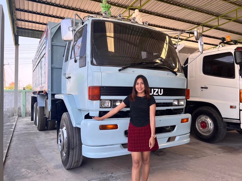 ร็อกกี้ดั้ม2เพลา 240แรง สภาพสวยพร้อมใช้งาน ลูกค้าเครดิตดีดาวน์เพียง 100,000 