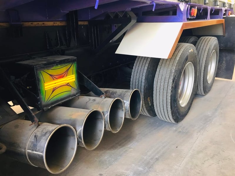 ขายรถดั้มเดก้า320แรง ลูกค้าที่เครดิตดีดาวน์เริ่มต้นเพียง 100,000 บาท