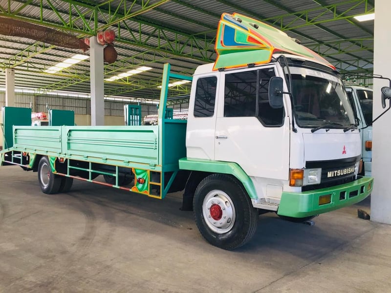 หกล้อใหญ่ เทรลเลอร์+กระบะบรรทุก+มีบันใดขึ้นรถเกี่ยวข้าว