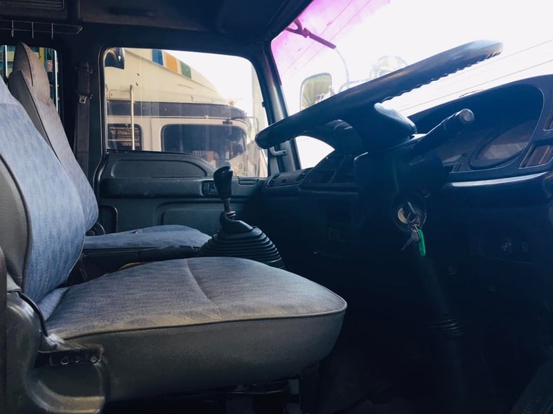 ขายรถดั้มเดก้า320แรง ลูกค้าที่เครดิตดีดาวน์เริ่มต้นเพียง 100,000 บาท