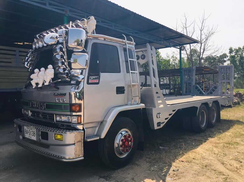 เทรลเลอร์บรรทุกรถเกี่ยวสวยๆมาแล้วครับ ร็อกกี้195แรง ราคา550,000 