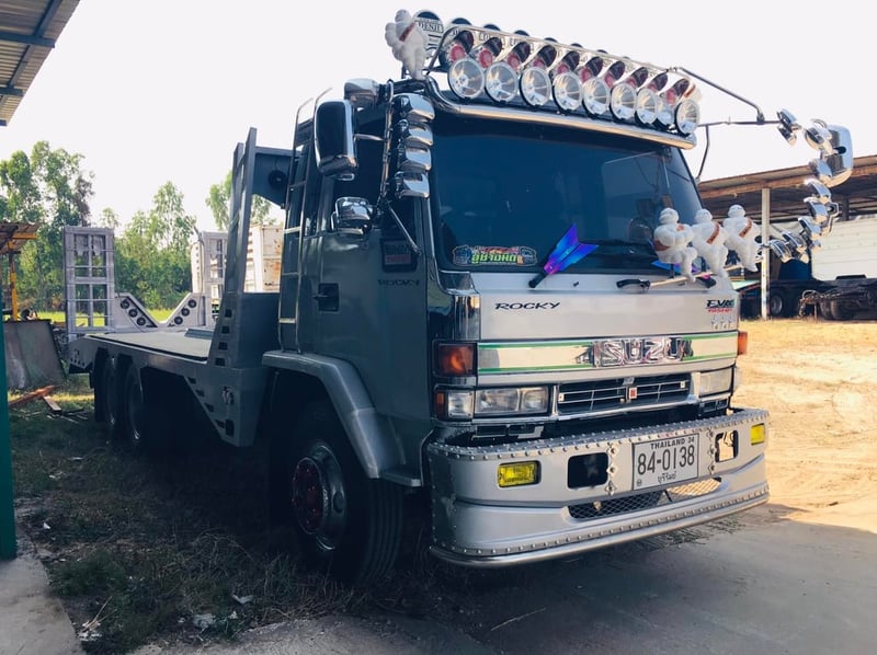 เทรลเลอร์บรรทุกรถเกี่ยวสวยๆมาแล้วครับ ร็อกกี้195แรง ราคา550,000 