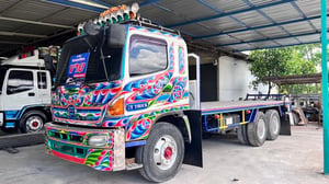 สิบล้อพื้นเรียบ ดาวน์เริ่มต้นเพียง 5หมื่นบาท 