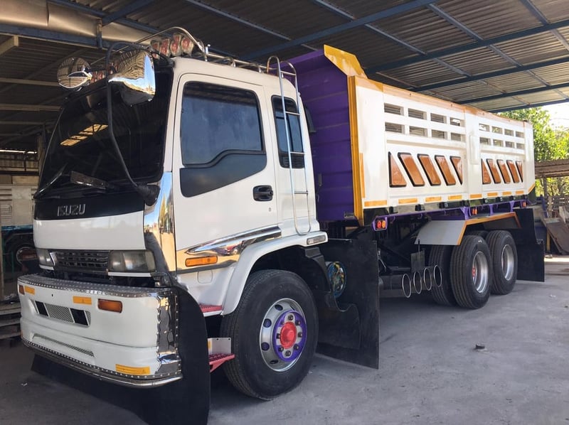 เดก้า320แรง รถสวยสภาพดีพร้อมใช้งาน เครดิตดีดาวน์เริ่มต้นเพียง 100,000 บาท 