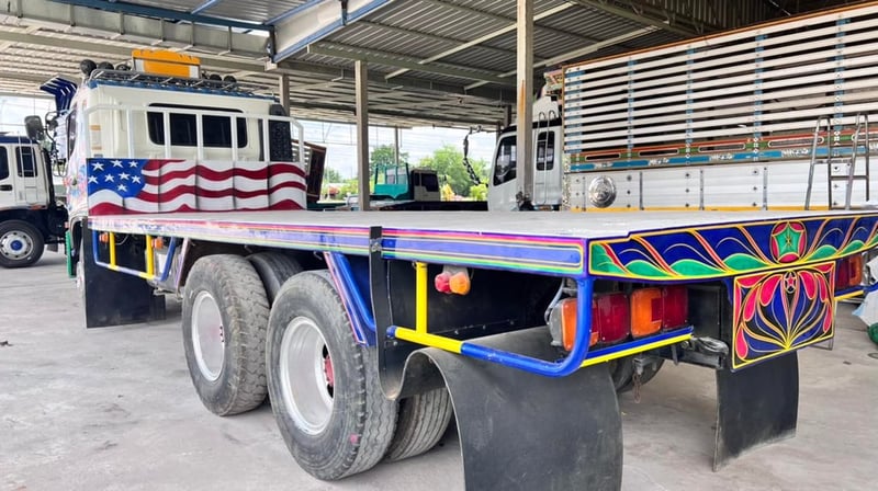 สิบล้อพื้นเรียบ ดาวน์เริ่มต้นเพียง 5หมื่นบาท 